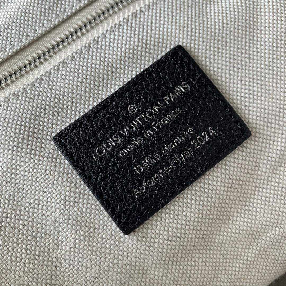 LV M11607 Louis Vuitton Steamer Crossbody Messenger Bag Black