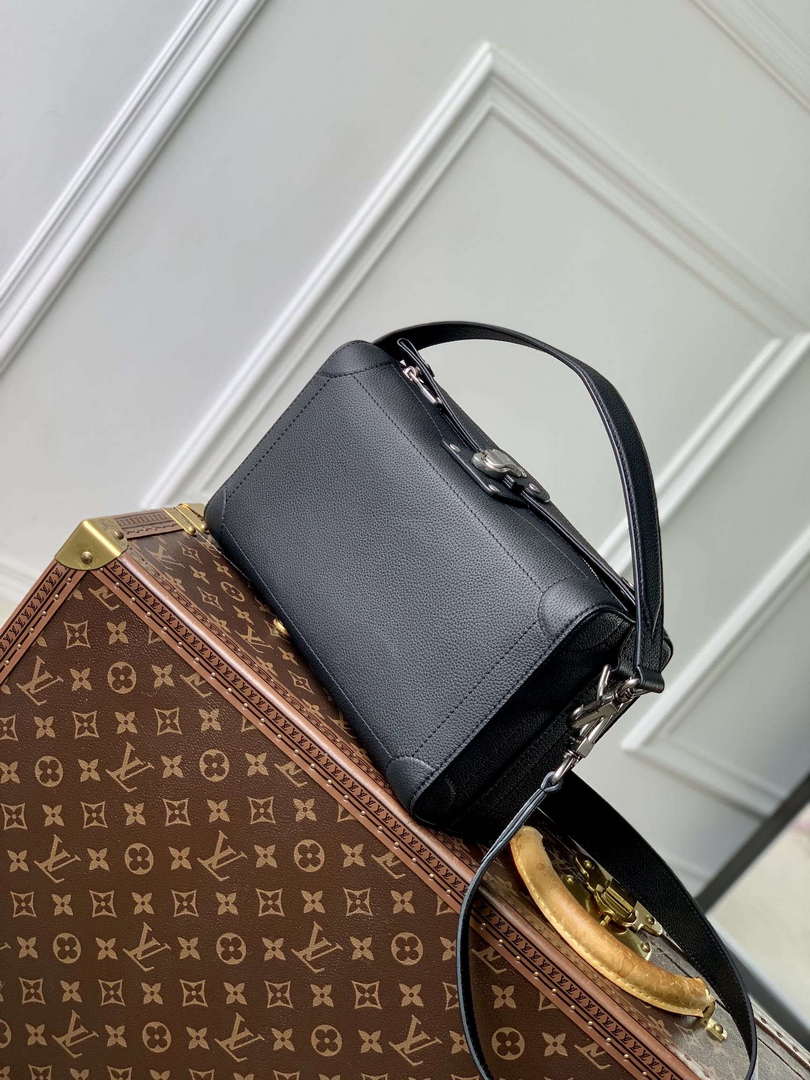 LV M11615 Louis Vuitton Soul Trunk East West Bag Black
