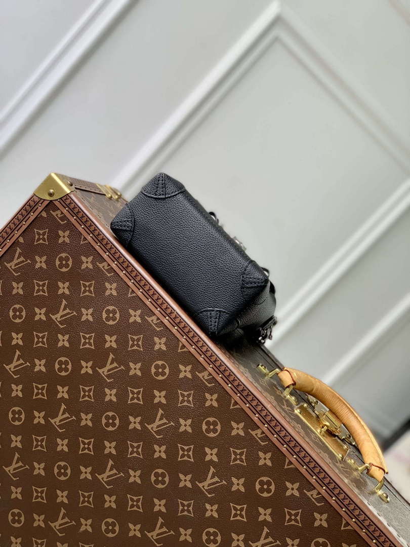 LV M11637 Louis Vuitton Steamer 15 Compact City Bag Black