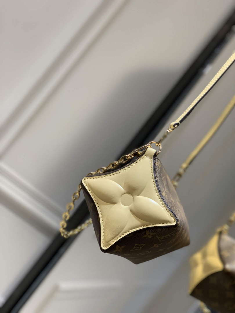 LV M11672 Louis Vuitton Bloom Pouch Bag Banana Yellow - Default Title - View 2