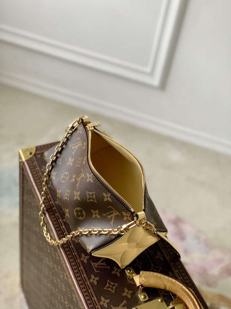 LV M11672 Louis Vuitton Bloom Pouch Bag Banana Yellow