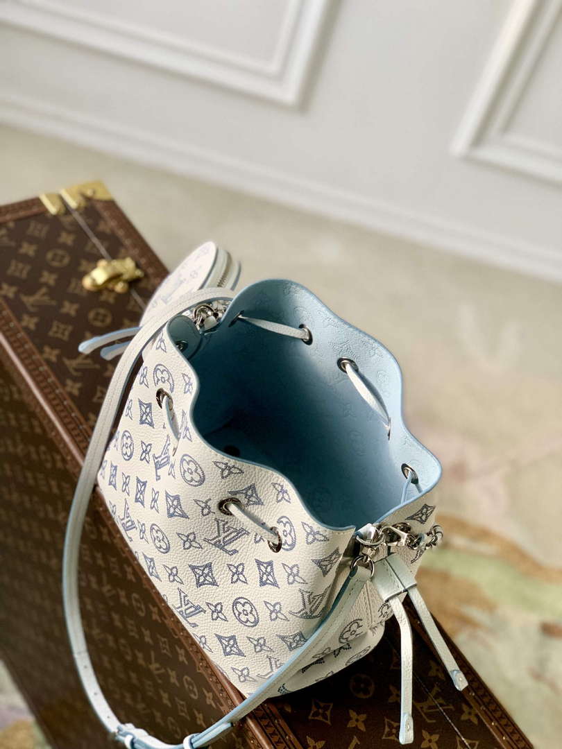 LV M11736 Louis Vuitton Bella Bucket Bag White/Blue