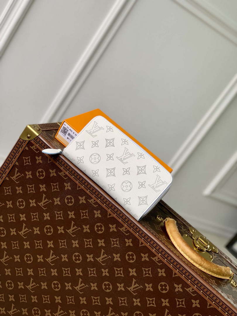 LV M11745 Louis Vuitton Zippy Wallet White Blue
