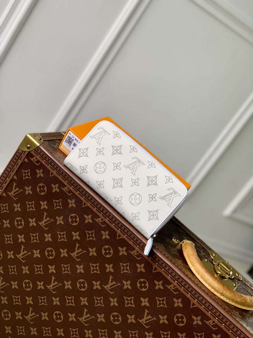 LV M11745 Louis Vuitton Zippy Wallet White Blue