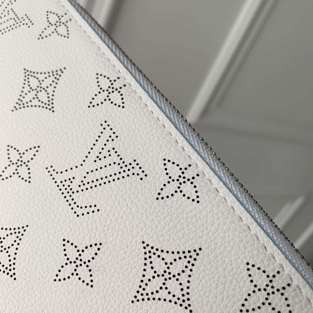 LV M11745 Louis Vuitton Zippy Wallet White Blue - Default Title - View 4