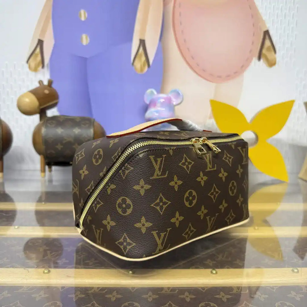 LV M11750 Louis Vuitton Toiletry Bag Monogram