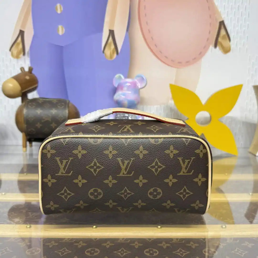 LV M11750 Louis Vuitton Toiletry Bag Monogram