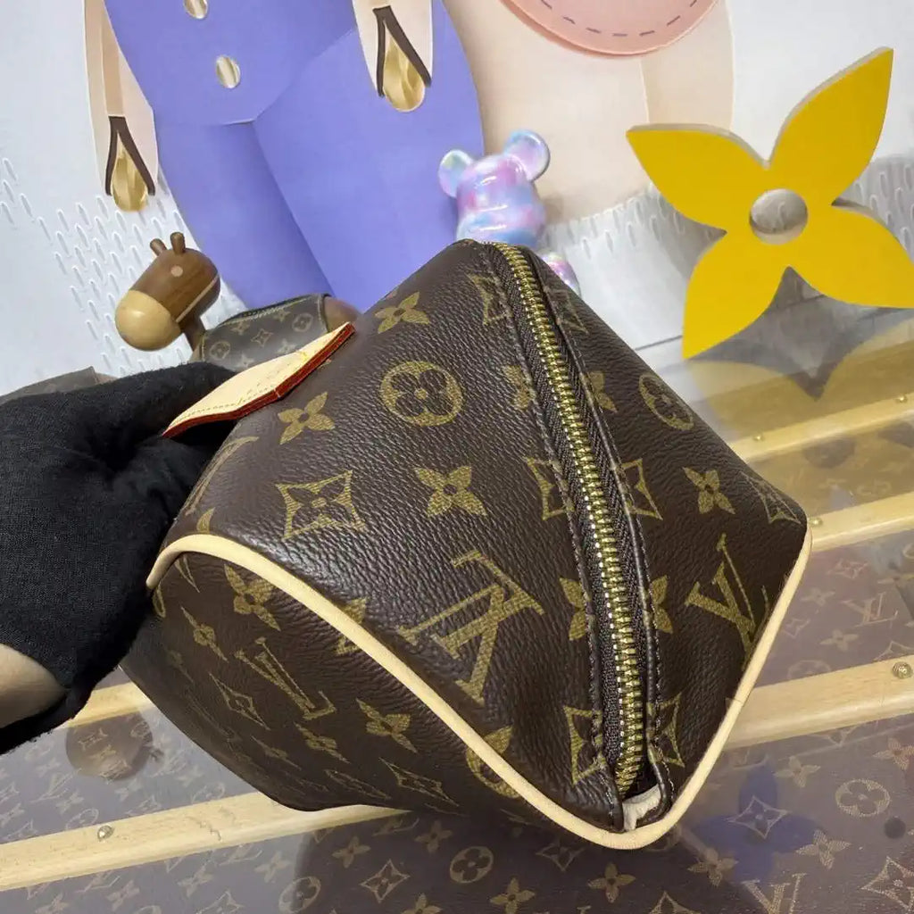 LV M11750 Louis Vuitton Toiletry Bag Monogram