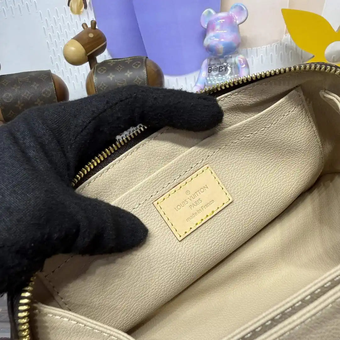LV M11750 Louis Vuitton Toiletry Bag Monogram