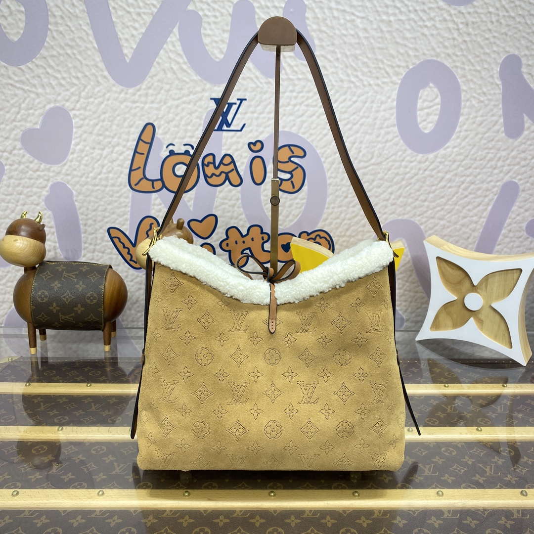LV M11843 Louis Vuitton CarryAll PM Suede leather Bag Beige - Default Title - View 3
