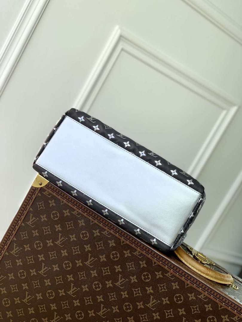 LV M11847 Louis Vuitton OnTheGo MM Bag Frost