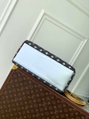 LV M11847 Louis Vuitton OnTheGo MM Bag Frost - Default Title - View 4