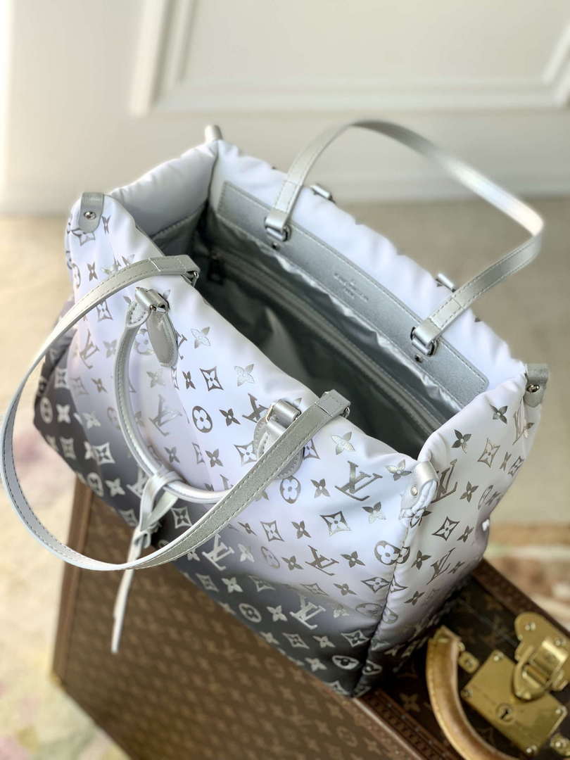 LV M11847 Louis Vuitton OnTheGo MM Bag Frost
