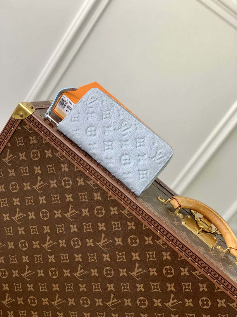LV M11969 Louis Vuitton Zippy Wallet Light Blue Monogram Unplant