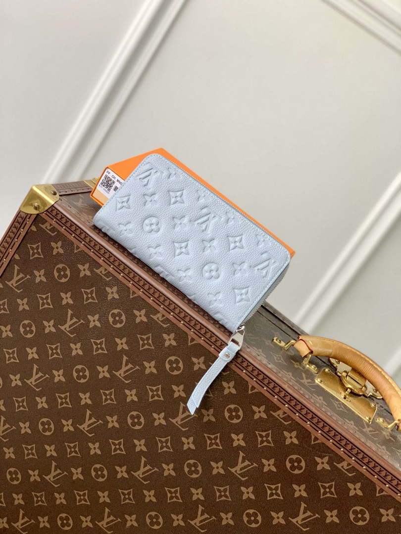LV M11969 Louis Vuitton Zippy Wallet Light Blue Monogram Unplant