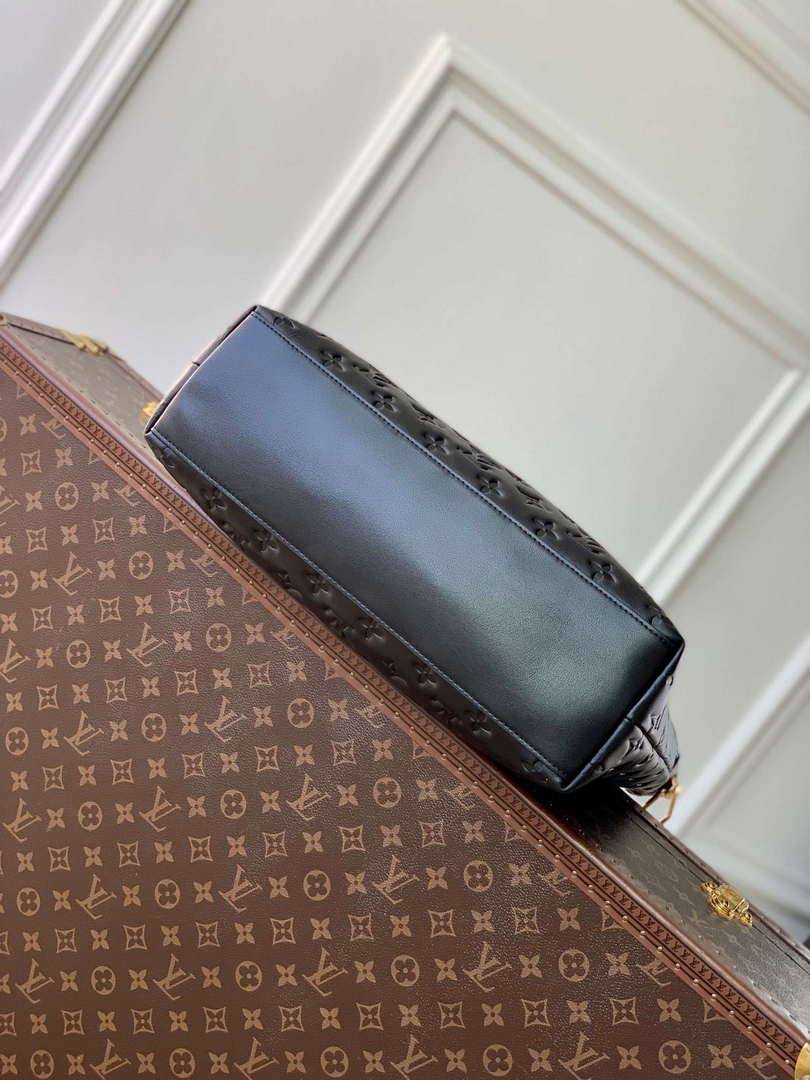 LV M12068 Louis Vuitton Coussin Hobo MM Bag Black - Default Title - View 4