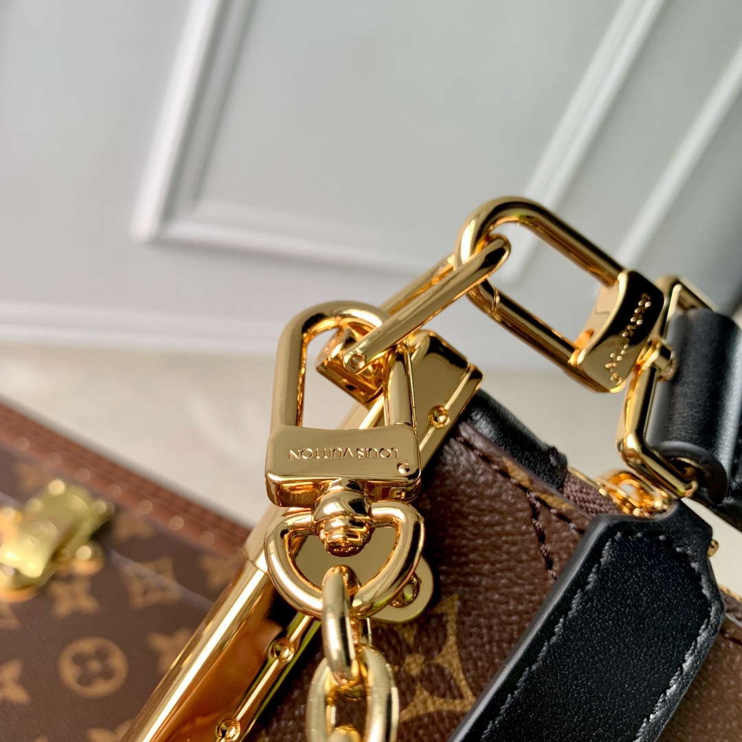LV M12075 Louis Vuitton Lucky Trunk Bag Monogram