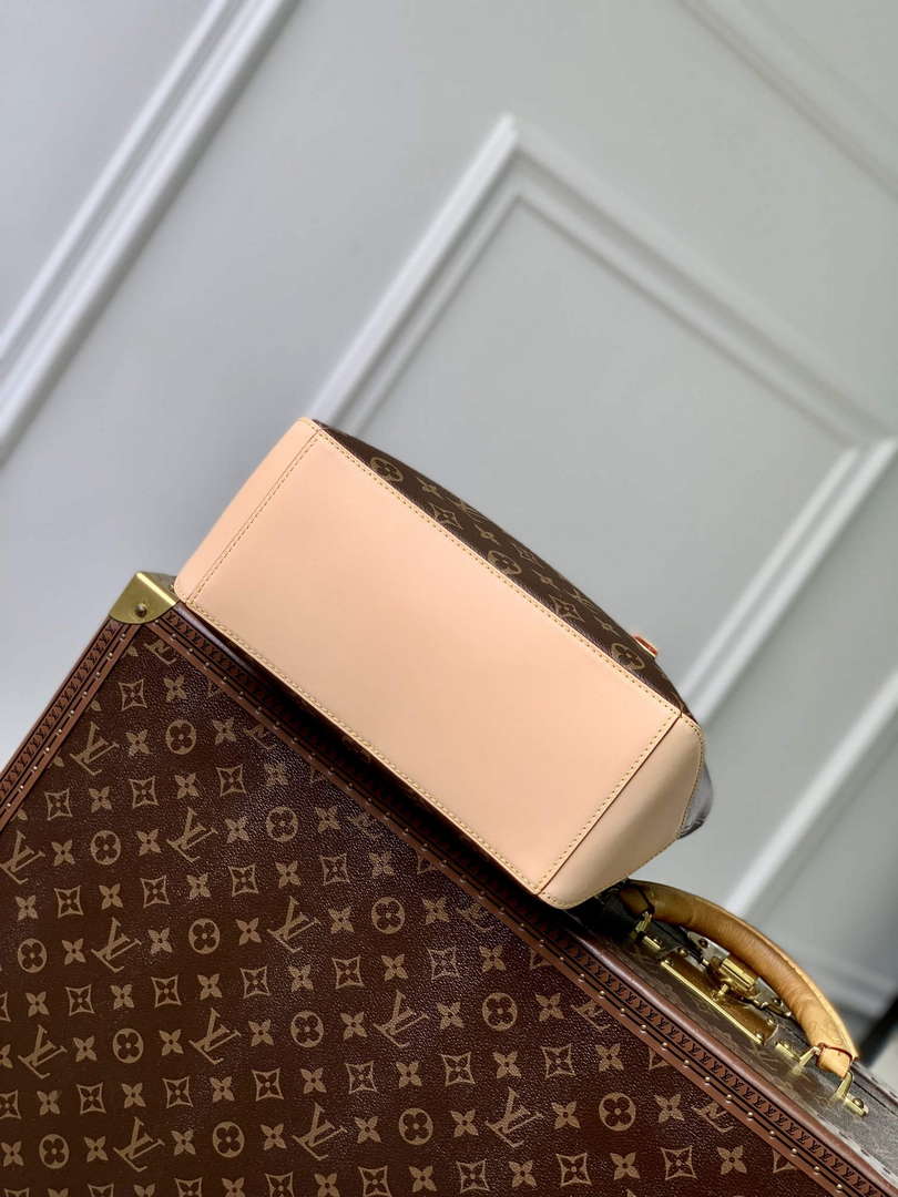 LV M12095 Louis Vuitton Classic Piano Handbag Monogram