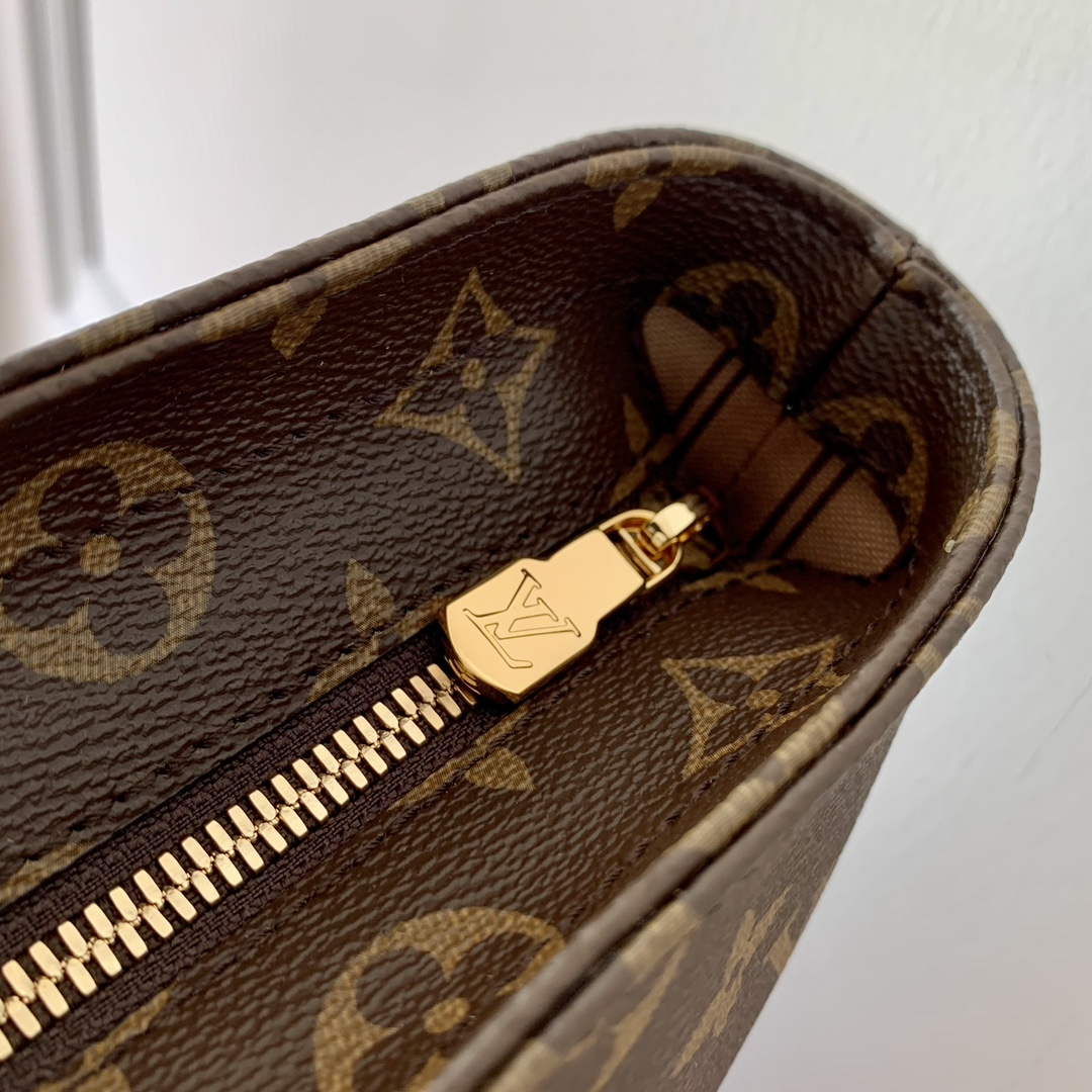 LV M12095 Louis Vuitton Classic Piano Handbag Monogram