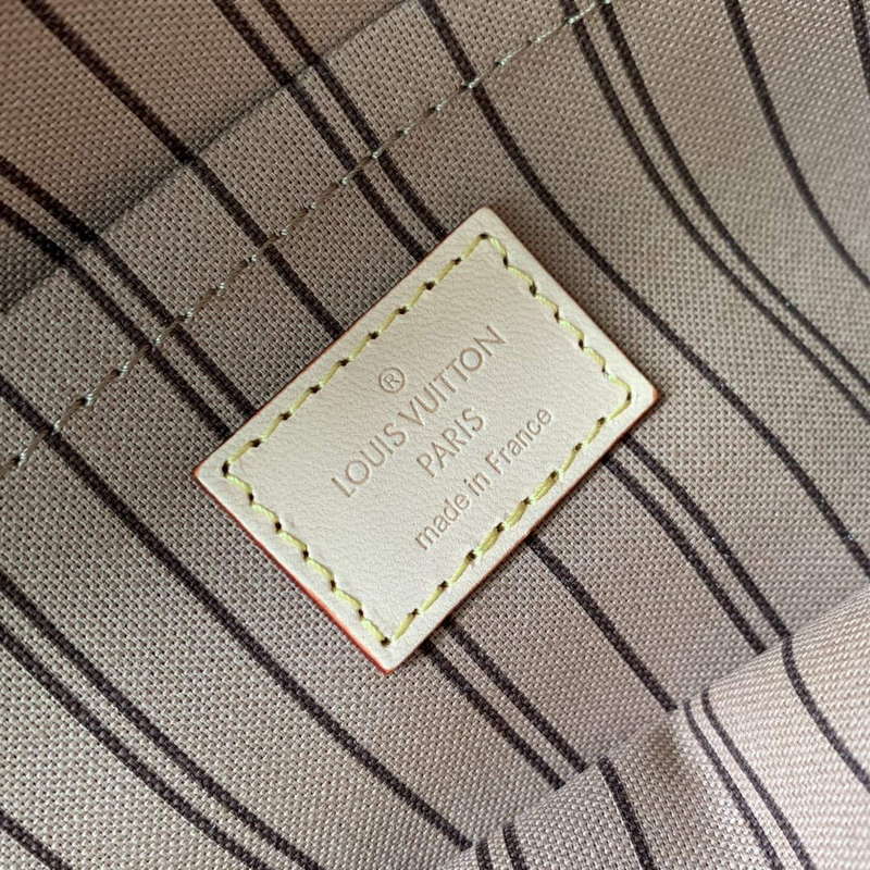 LV M12095 Louis Vuitton Classic Piano Handbag Monogram