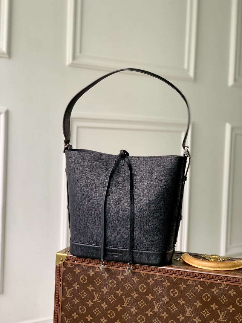 LV M12139 Louis Vuitton Flore Handbag Black - Default Title - View 1