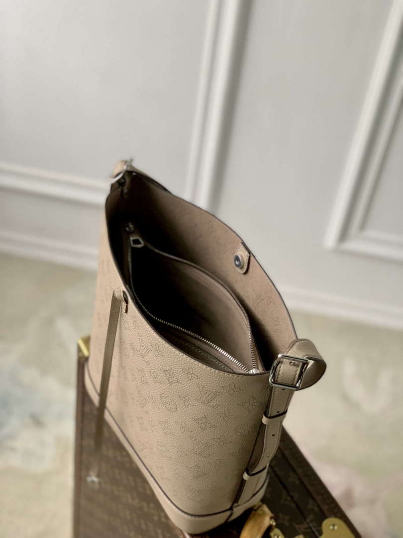 LV M12140 Louis Vuitton Flore Handbag Galet