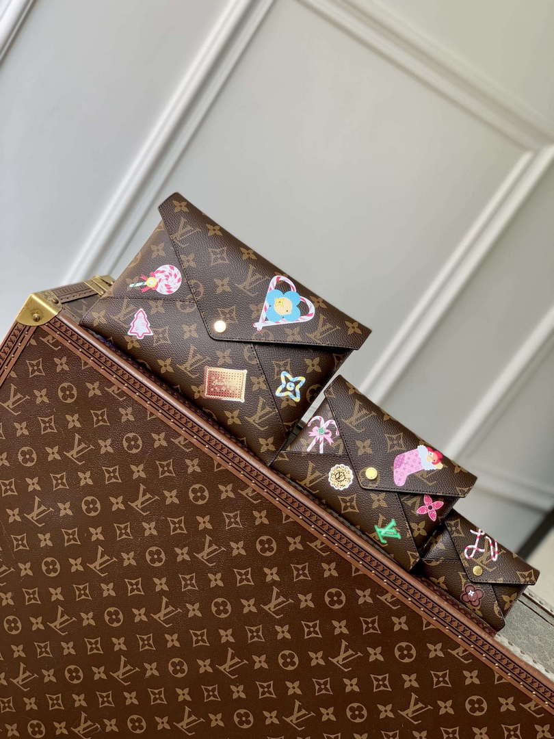 LV M12203 Louis Vuitton Kirigami Pochette Monogram / Candy Red - Default Title - View 1