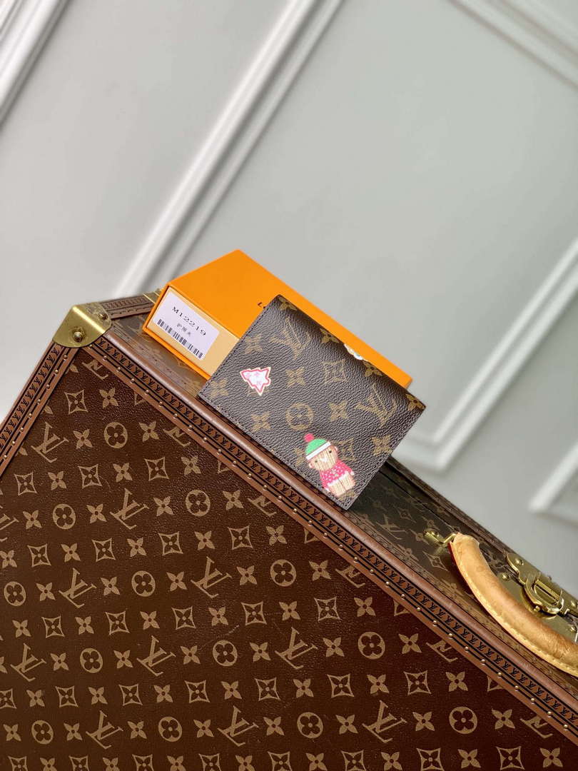 LV M12219 Louis Vuitton Passport Cover Candy Red