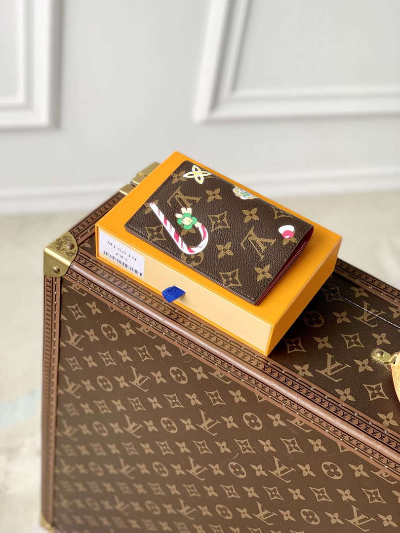 LV M12219 Louis Vuitton Passport Cover Candy Red