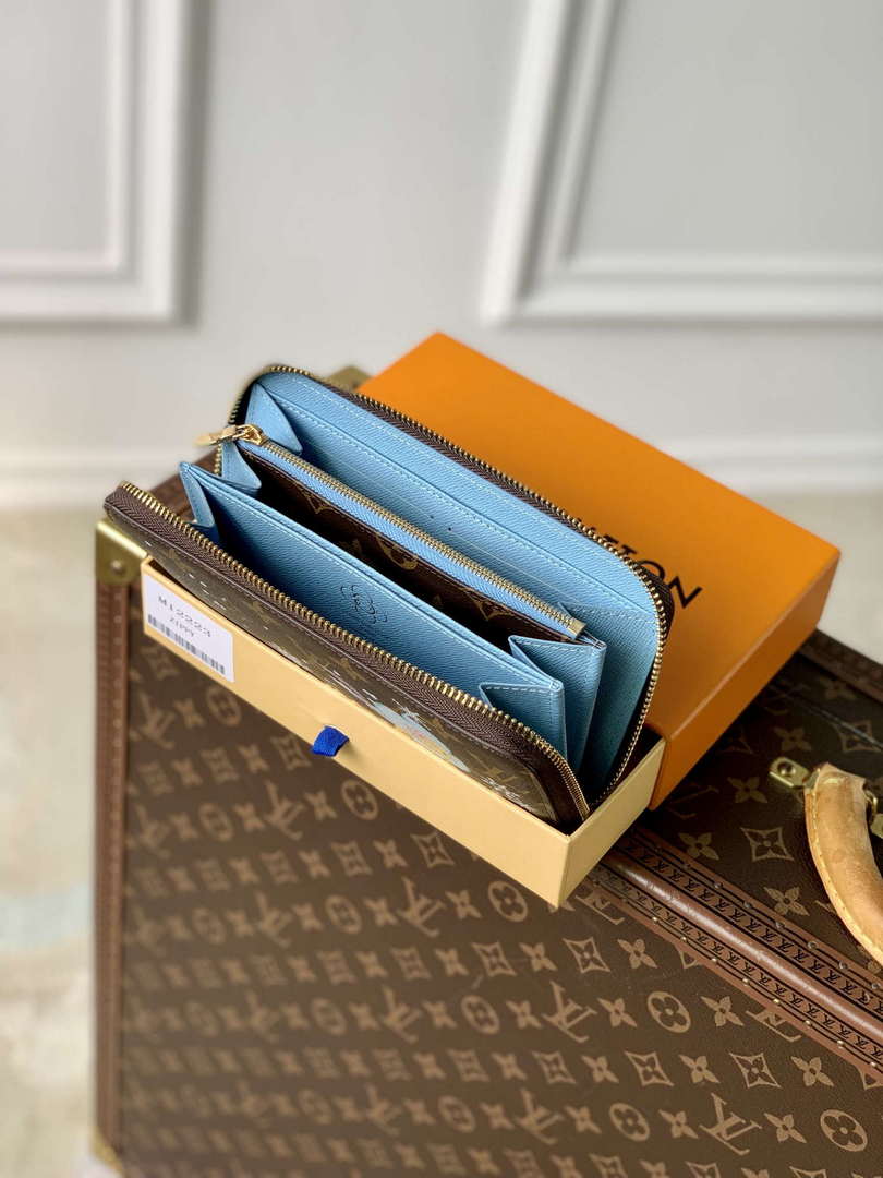LV M12223 Louis Vuitton Zippy Wallet Azur Frost