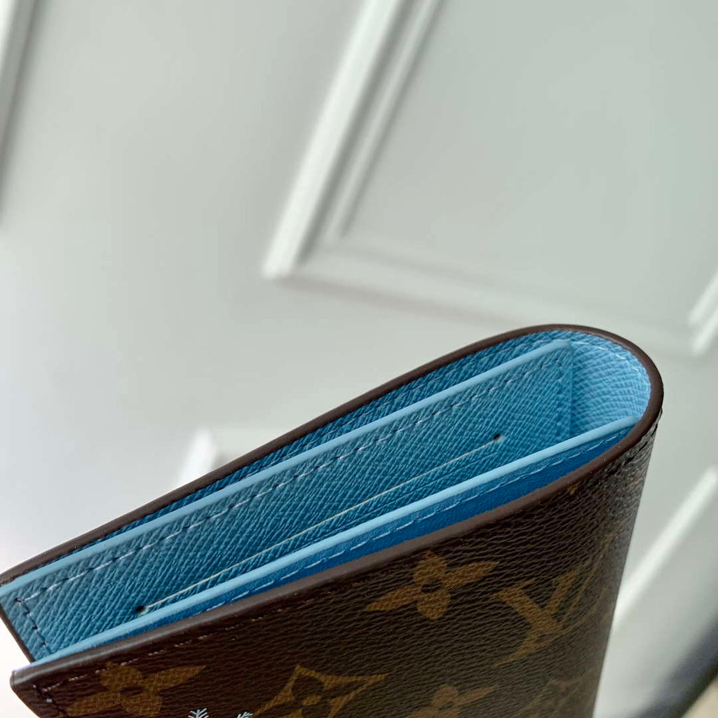LV M12237 Louis Vuitton Passport Cover Azur Frost