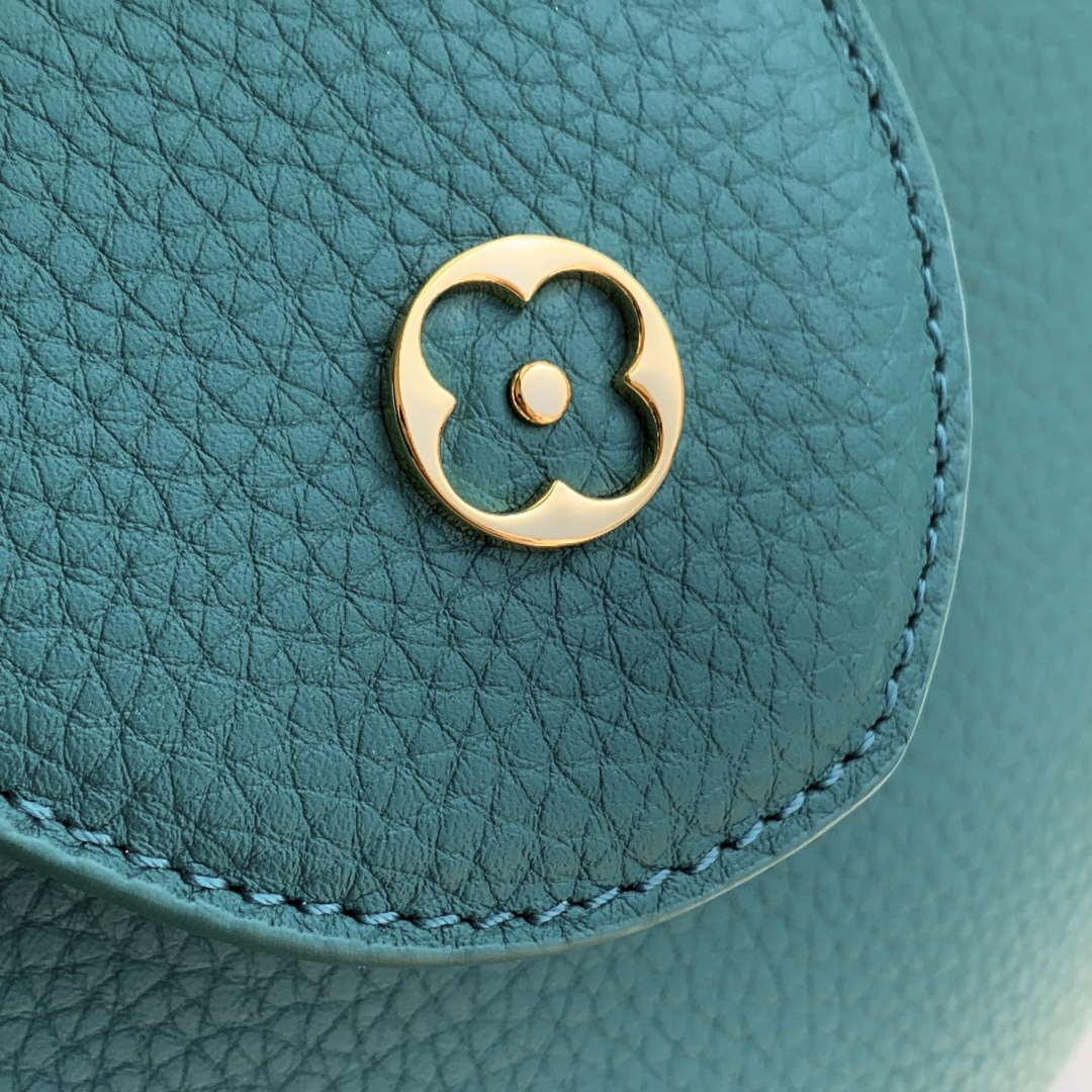 LV M12345 Louis Vuitton Capucines MM Handbag Green - Default Title - View 6