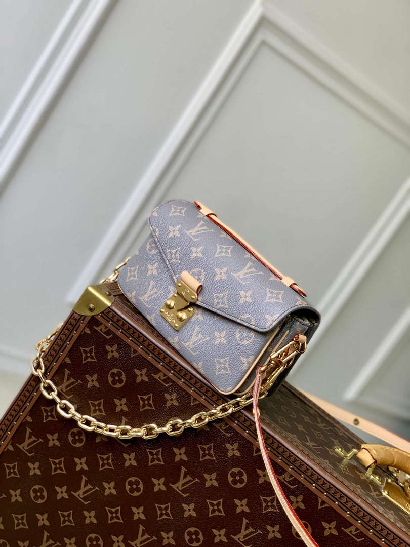 LV M12429 Louis Vuitton Pochette M¨¦tis East West Bag Trianon Gray
