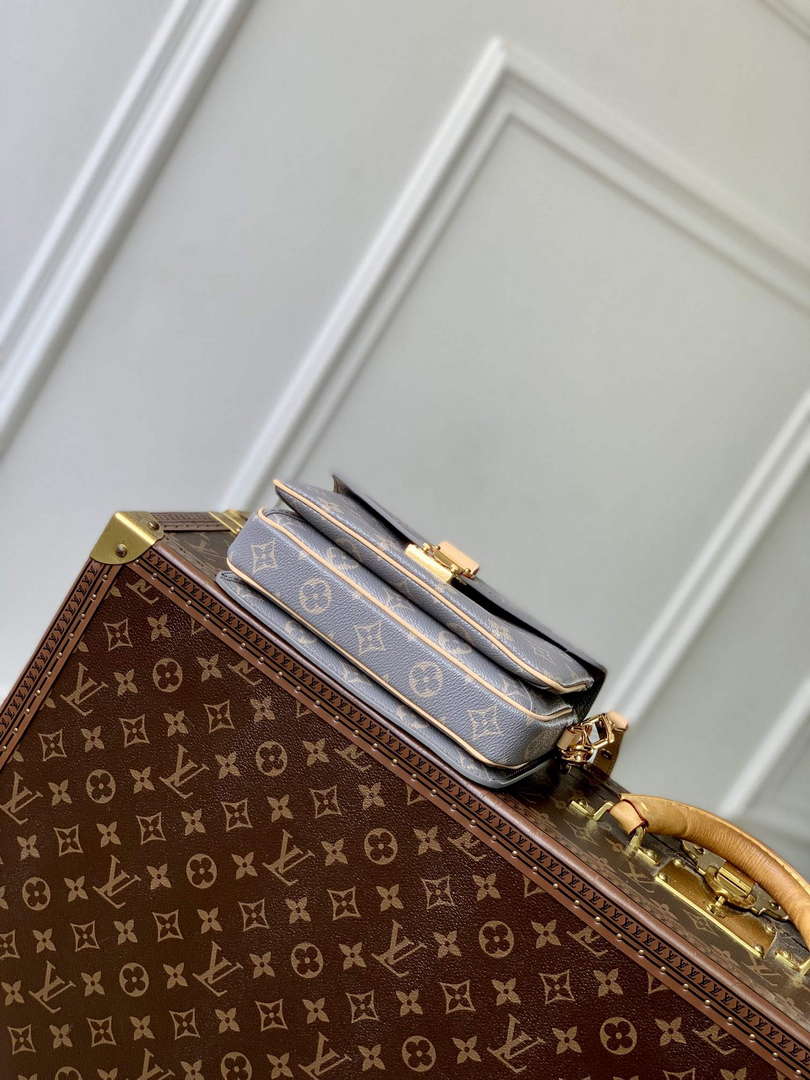LV M12429 Louis Vuitton Pochette M¨¦tis East West Bag Trianon Gray