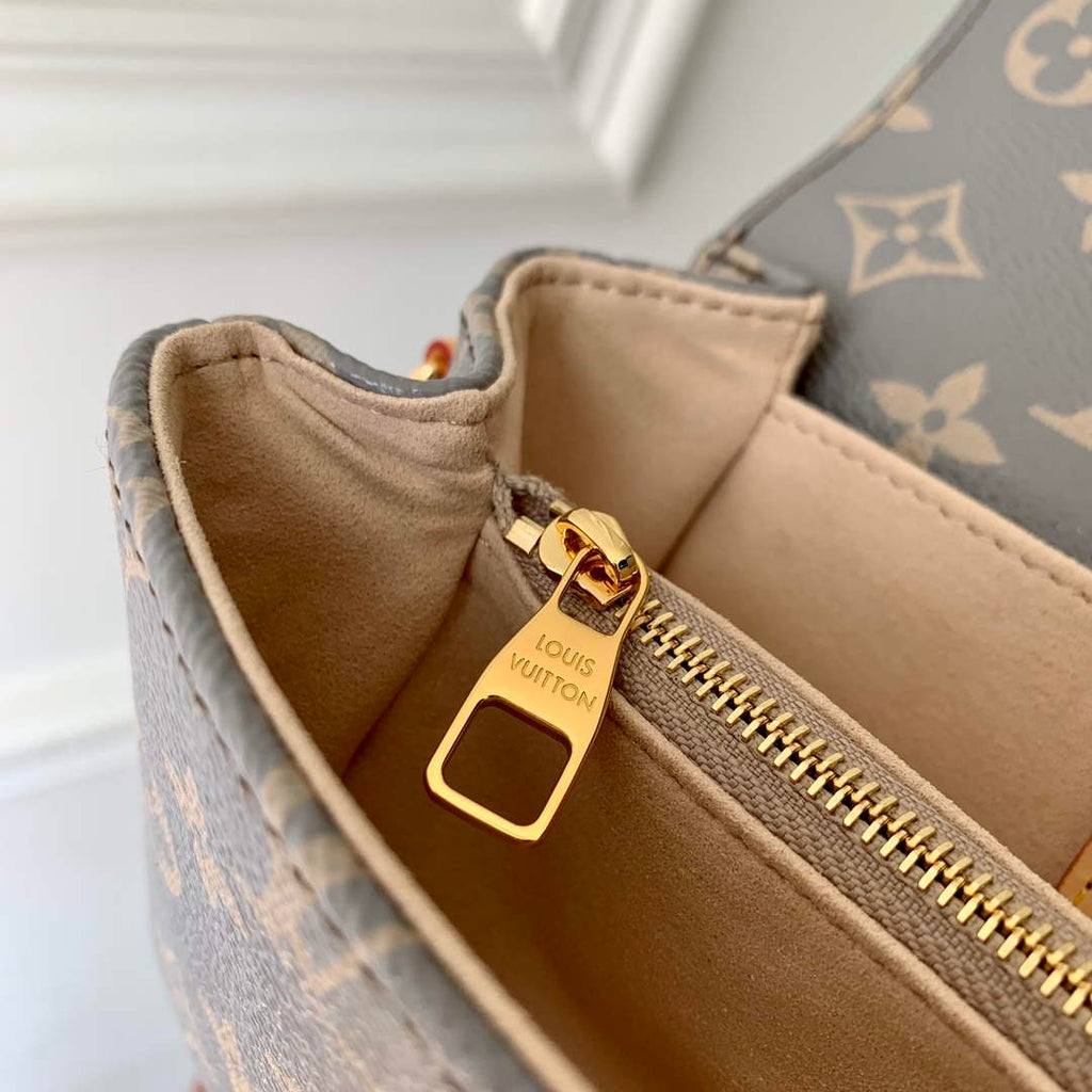 LV M12429 Louis Vuitton Pochette M¨¦tis East West Bag Trianon Gray