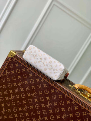 LV M12433 Louis Vuitton Hills Pochette Handbag Mastic - Default Title - View 3