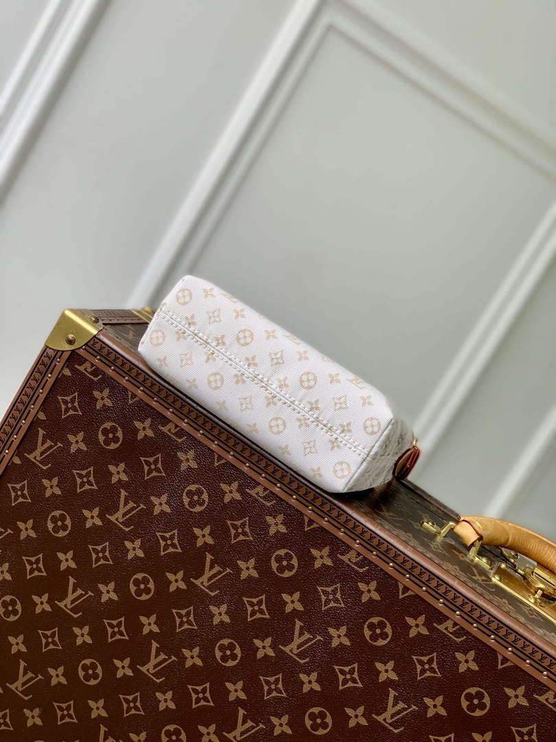 LV M12433 Louis Vuitton Hills Pochette Handbag Mastic