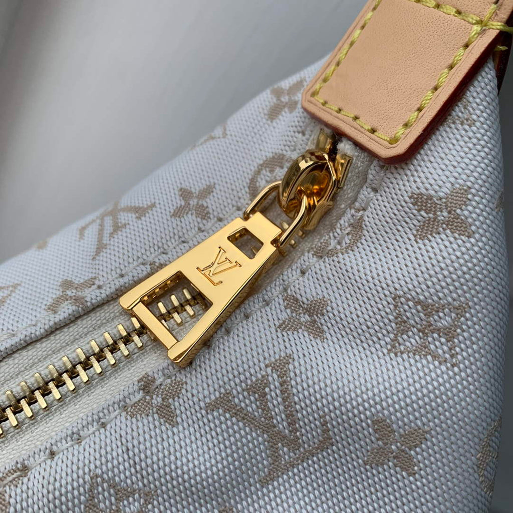LV M12433 Louis Vuitton Hills Pochette Handbag Mastic