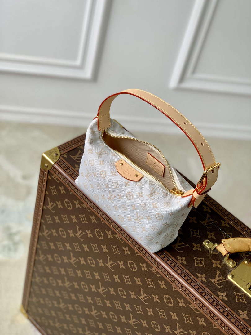 LV M12433 Louis Vuitton Hills Pochette Handbag Mastic