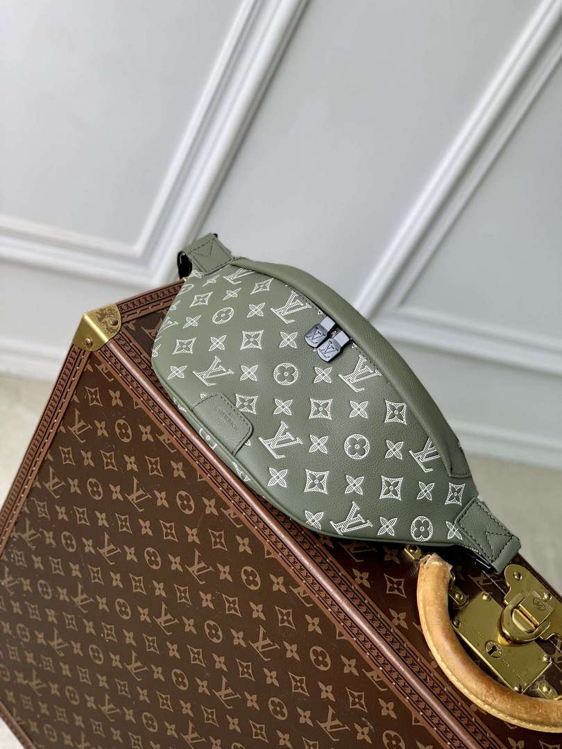 LV M12508 Louis Vuitton Discovery Bumbag Olive Green