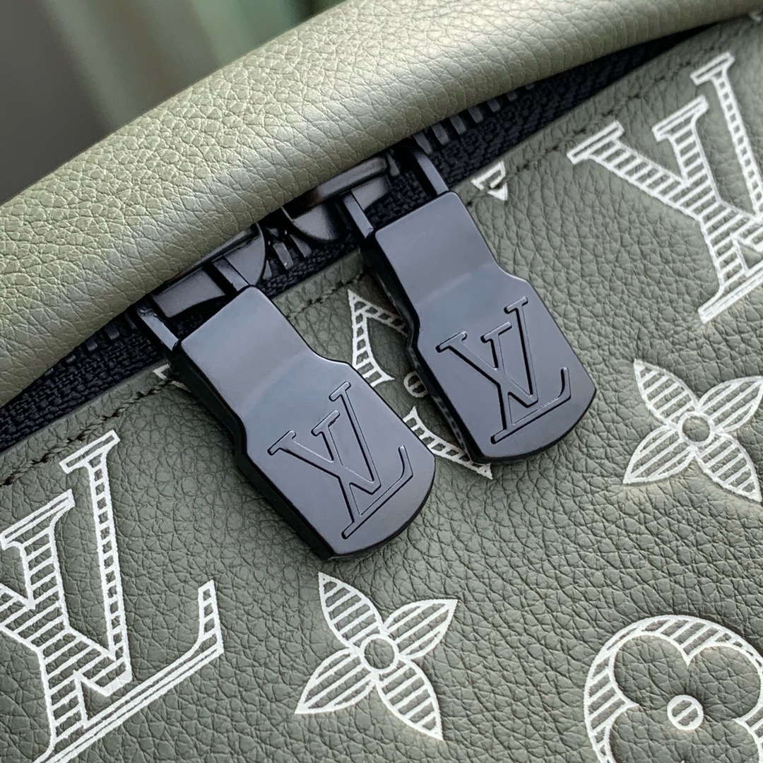 LV M12508 Louis Vuitton Discovery Bumbag Olive Green