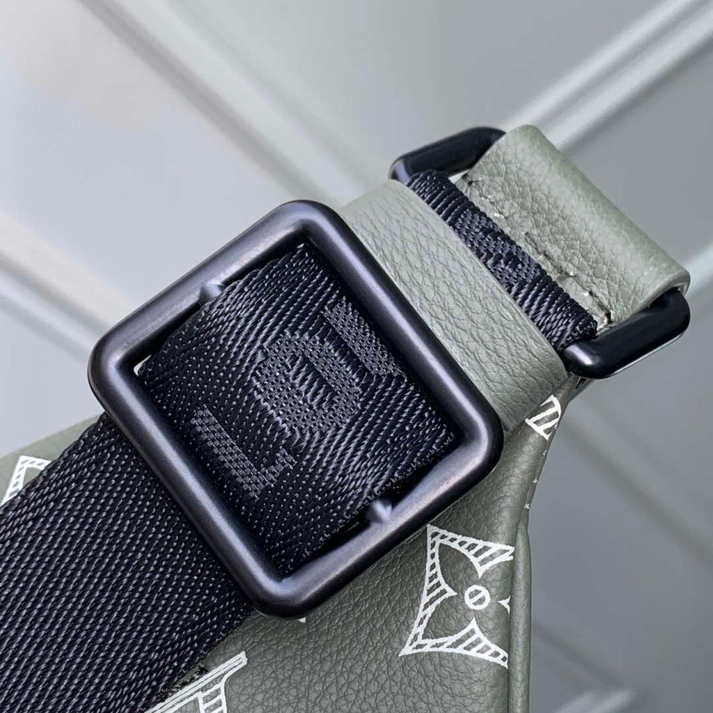 LV M12508 Louis Vuitton Discovery Bumbag Olive Green