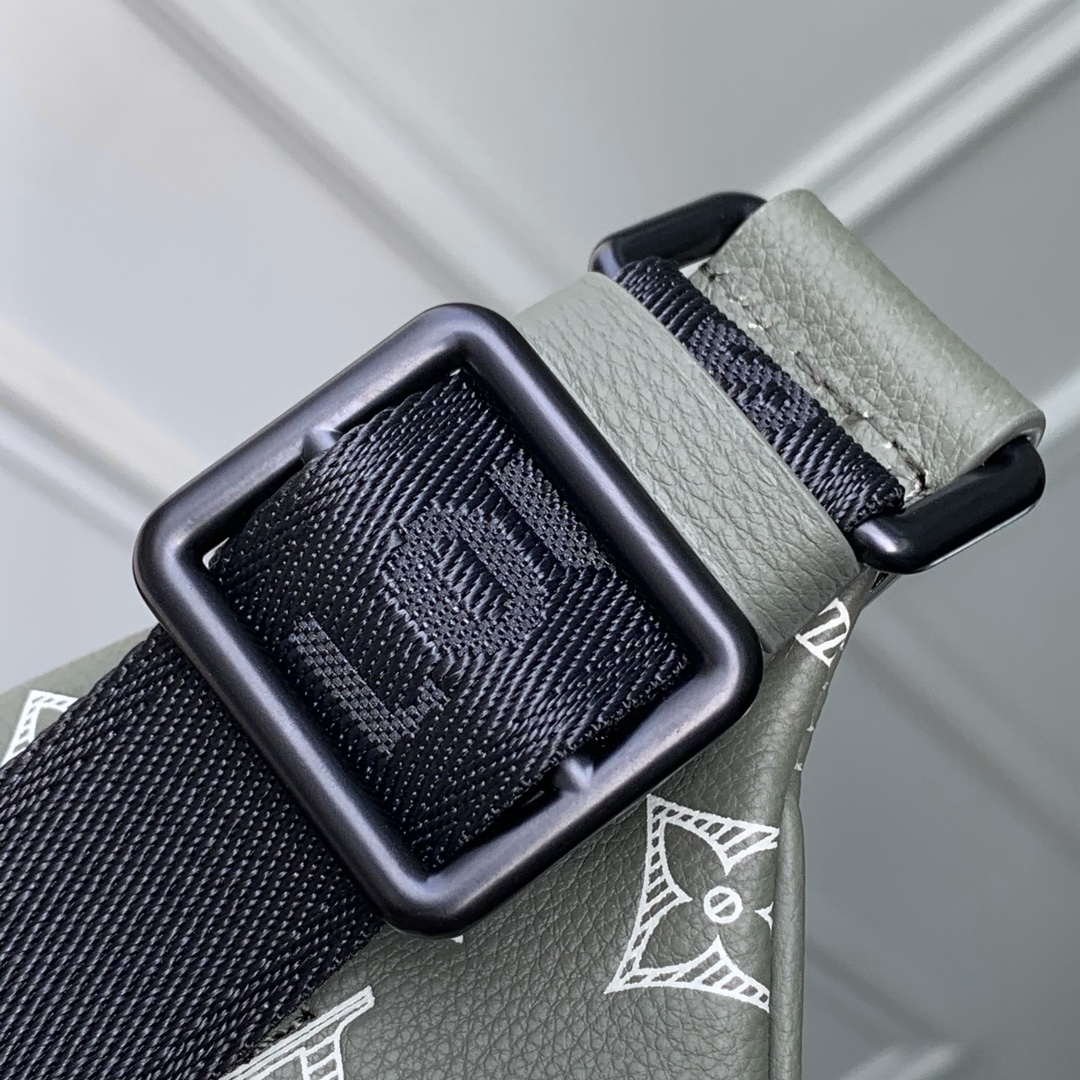LV M12508 Louis Vuitton Discovery Bumbag Olive Green