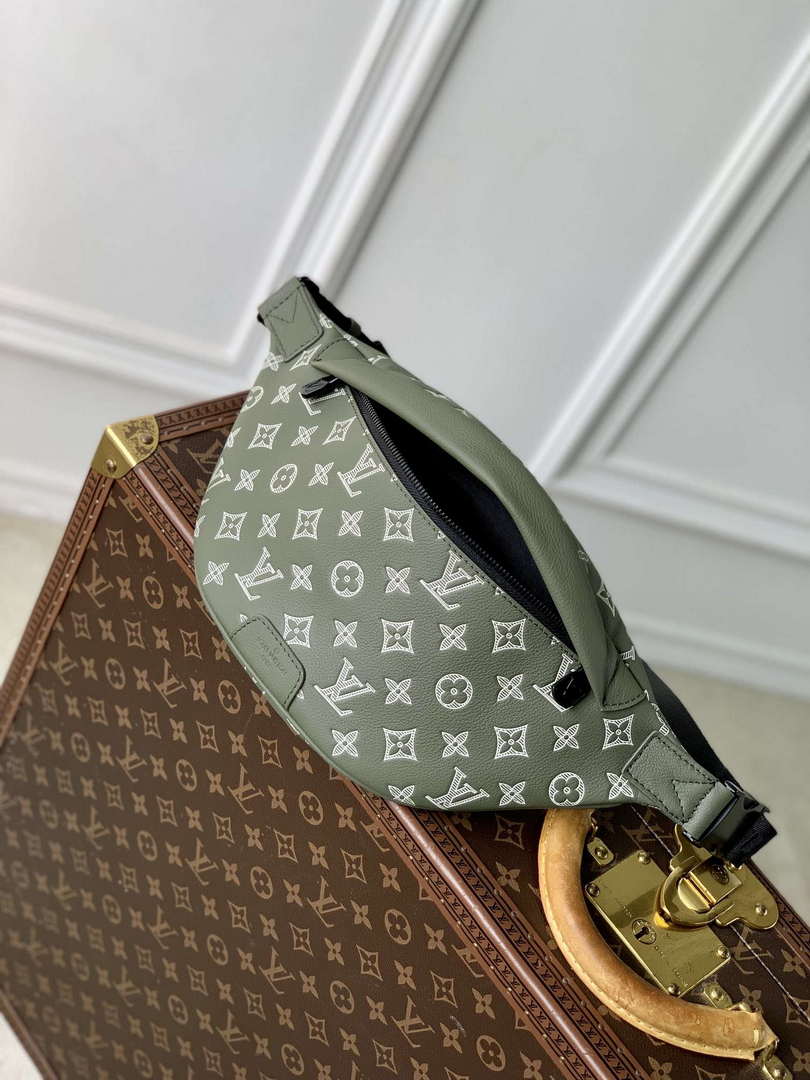 LV M12508 Louis Vuitton Discovery Bumbag Olive Green