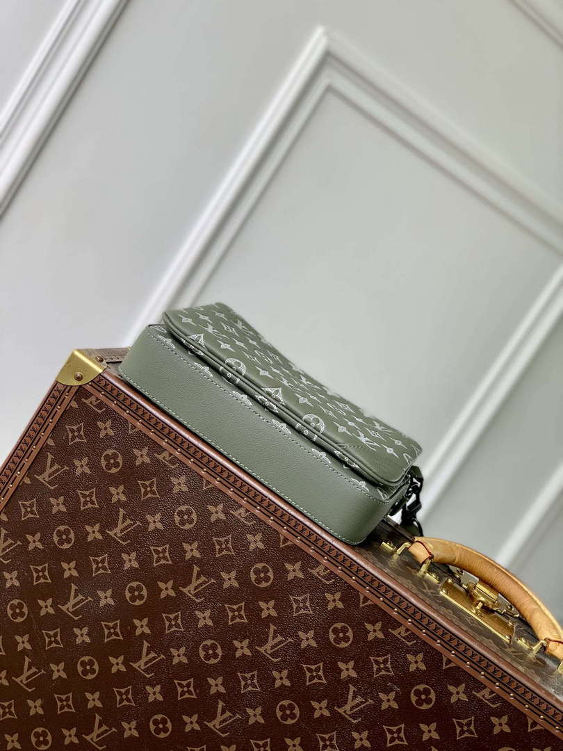 LV M12490 Louis Vuitton Trio Messenger Bag Olive Green