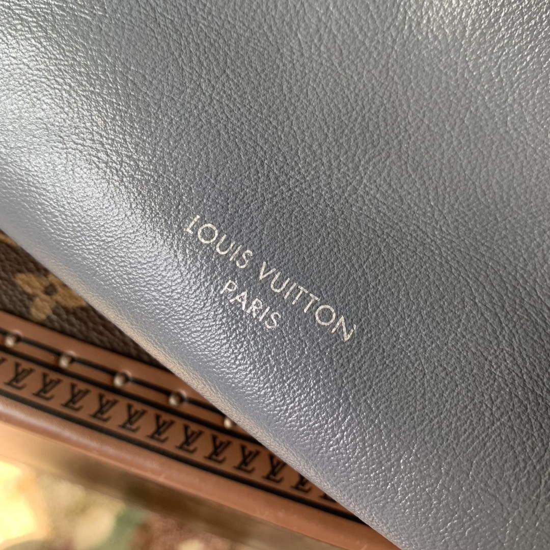 LV M12579 Louis Vuitton CarryAll Cargo PM Bag Trianon Gray