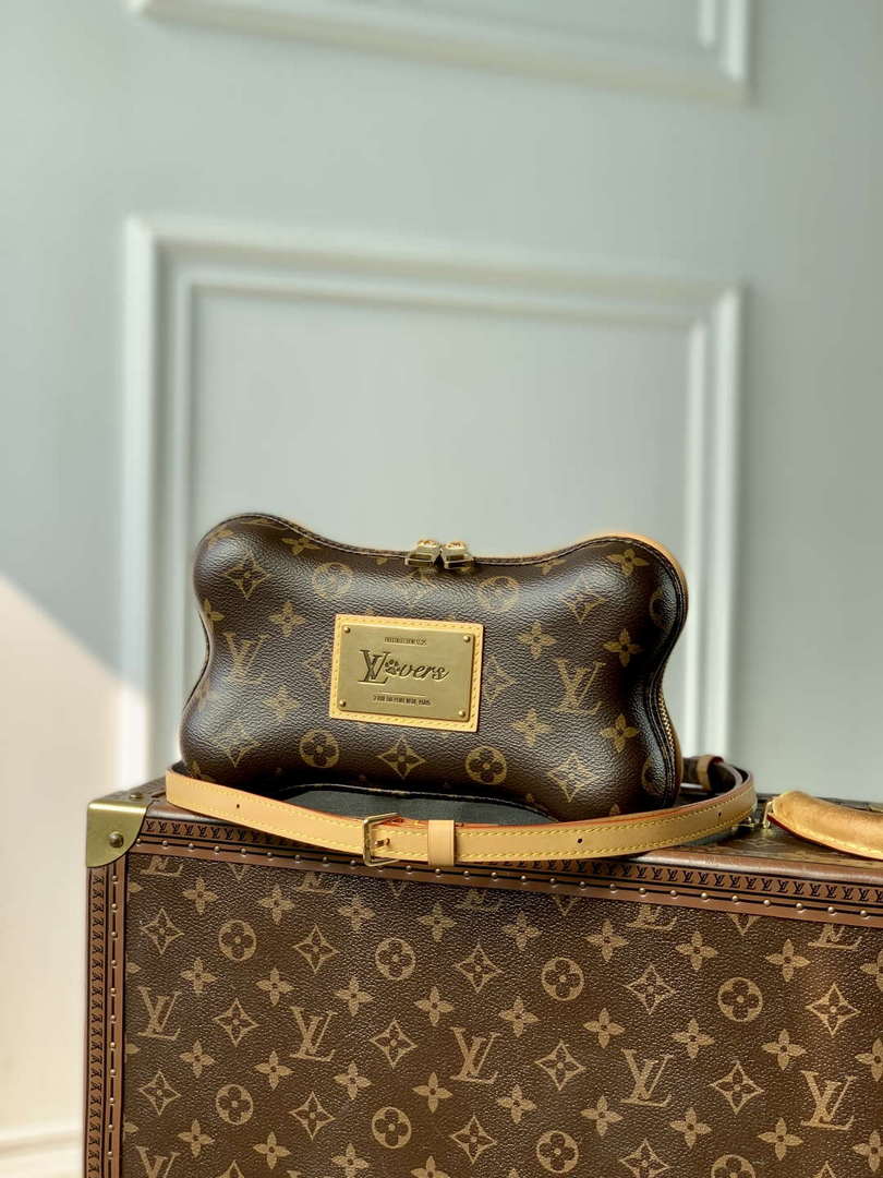 LV M12615 Louis Vuitton Bone Wearable Wallet Monogram - Default Title - View 1