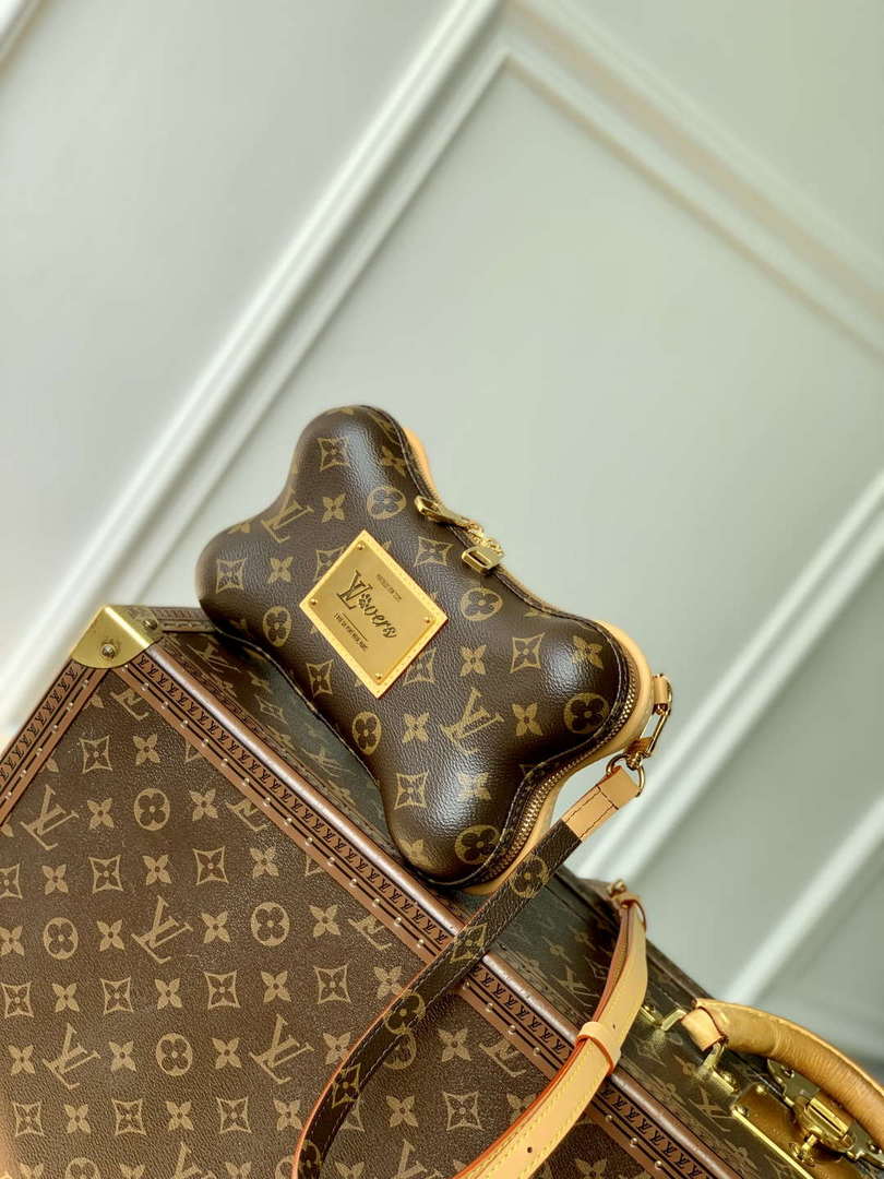 LV M12615 Louis Vuitton Bone Wearable Wallet Monogram