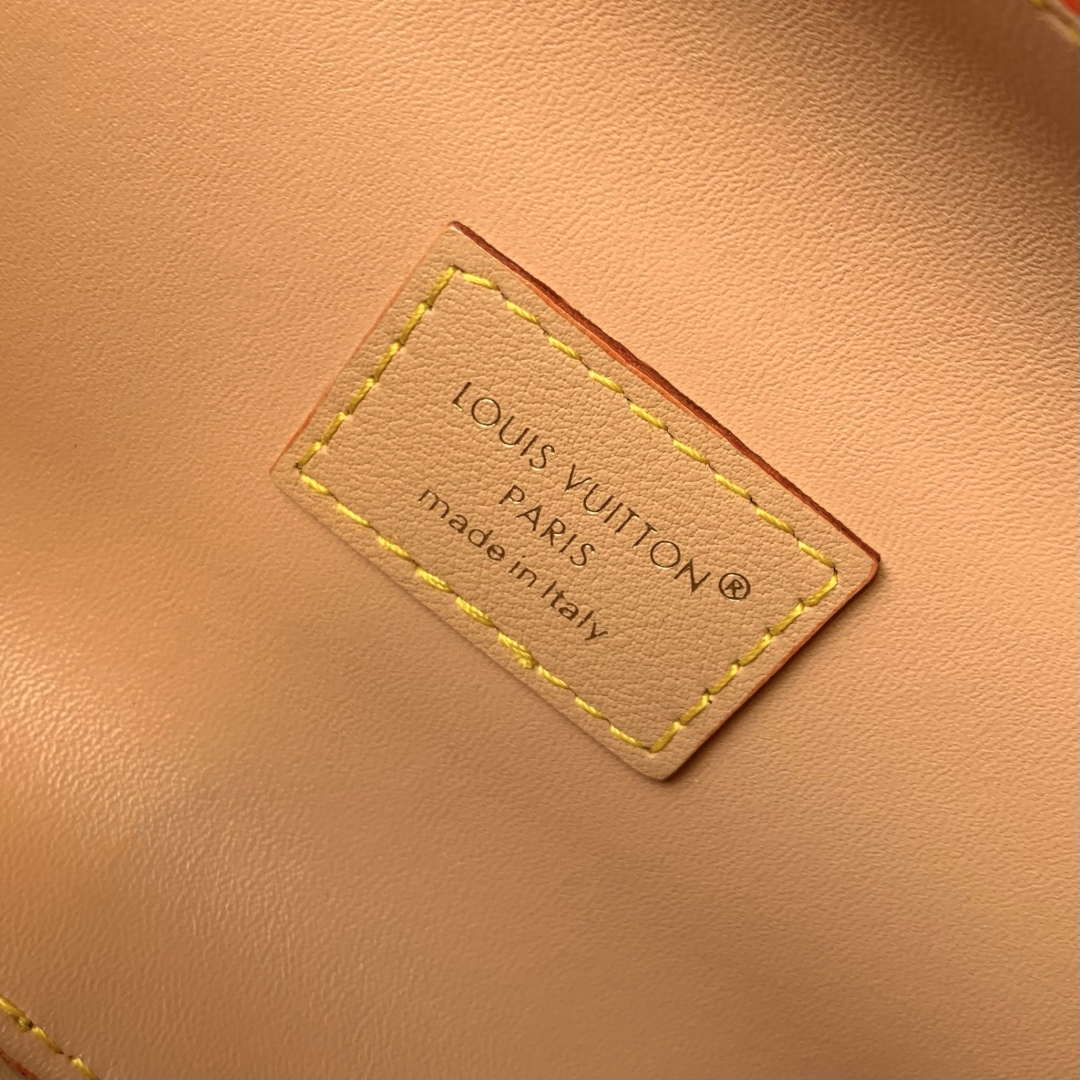 LV M12615 Louis Vuitton Bone Wearable Wallet Monogram