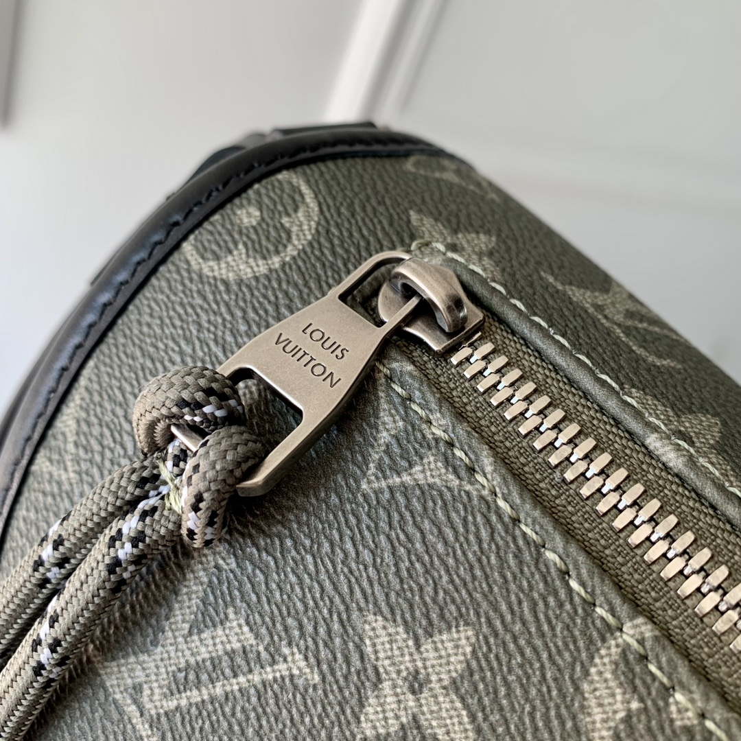 LV M12625 Louis Vuitton Pulse Messenger Bag Khaki/Black